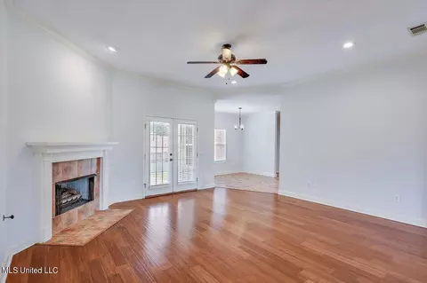 Living - 127 Susan Ln, Brandon, MS 39042 photo 1 of 4