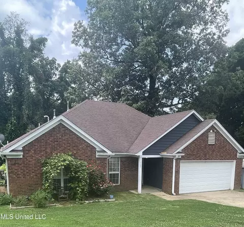 165 Blue Lake Dr, Lake Cormorant, MS 38641