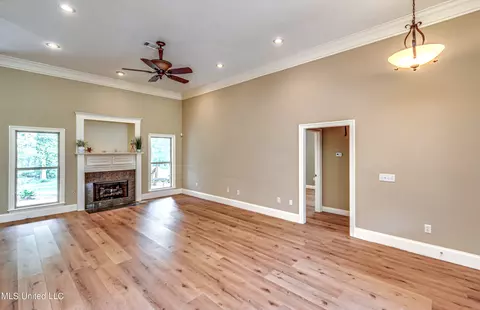 Living - 142 Pine Ridge Cir, Brandon, MS 39047 photo 3 of 7