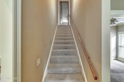 Entry Way - 142 Pine Ridge Cir, Brandon, MS 39047 photo 4 of 4