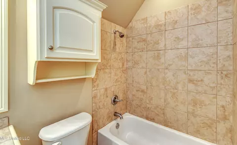 Bath - 142 Pine Ridge Cir, Brandon, MS 39047 photo 6 of 7