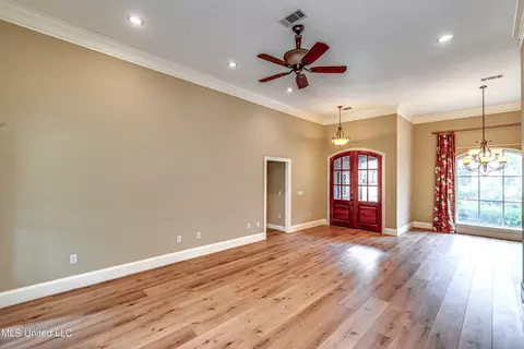 Living - 142 Pine Ridge Cir, Brandon, MS 39047 photo 5 of 7