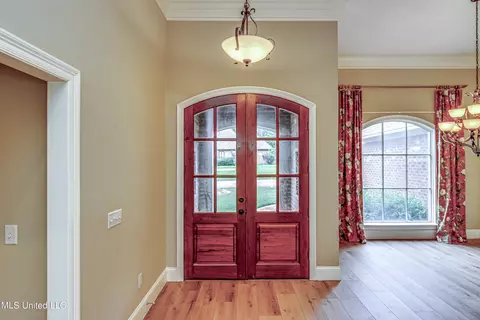 Entry Way - 142 Pine Ridge Cir, Brandon, MS 39047 photo 2 of 4