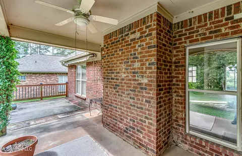 Exterior - 142 Pine Ridge Cir, Brandon, MS 39047 photo 4 of 10
