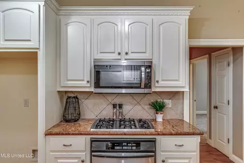 Kitchen - 142 Pine Ridge Cir, Brandon, MS 39047 photo 4 of 6