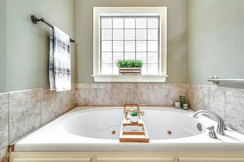 Bath - 142 Pine Ridge Cir, Brandon, MS 39047 photo 4 of 7