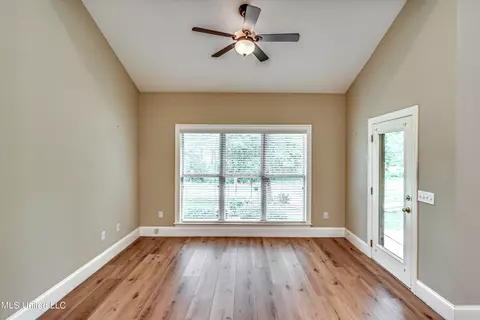 Living - 142 Pine Ridge Cir, Brandon, MS 39047 photo 7 of 7