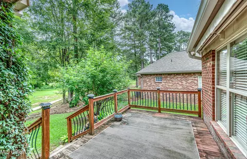 Exterior - 142 Pine Ridge Cir, Brandon, MS 39047 photo 6 of 10