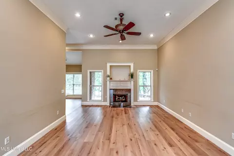 Living - 142 Pine Ridge Cir, Brandon, MS 39047 photo 2 of 7