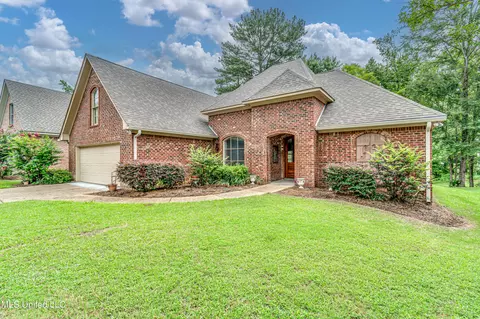 Exterior - 142 Pine Ridge Cir, Brandon, MS 39047 photo 2 of 10