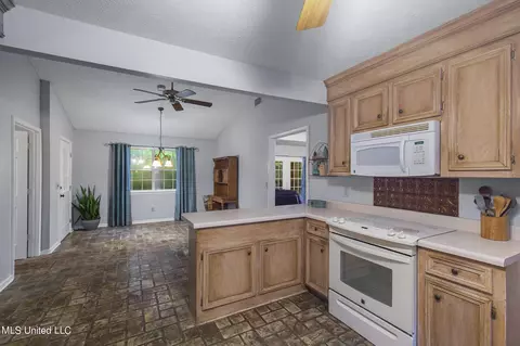 Kitchen - 1909 Timberlake Pl, Byram, MS 39272 photo 4 of 4