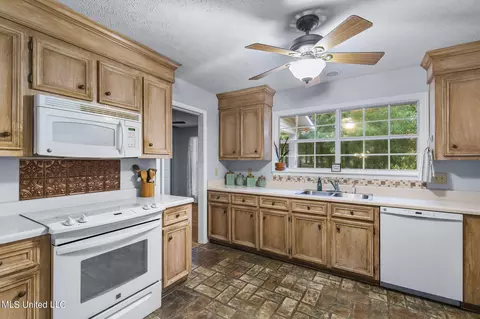 Kitchen - 1909 Timberlake Pl, Byram, MS 39272 photo 1 of 4