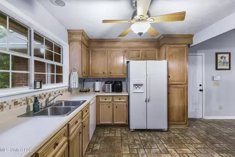 Kitchen - 1909 Timberlake Pl, Byram, MS 39272 photo 2 of 4