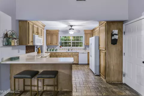 Kitchen - 1909 Timberlake Pl, Byram, MS 39272 photo 3 of 4