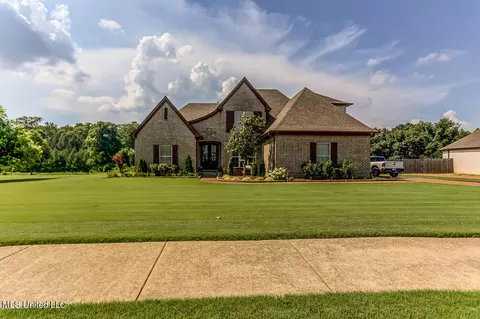 1835 Linden Dr, Nesbit, MS 38651