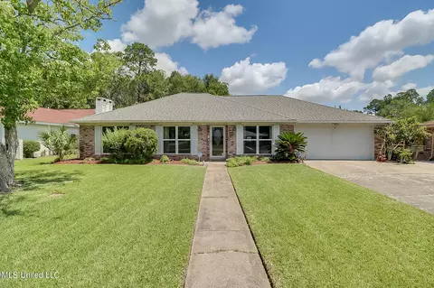 12518 Crestwood Dr, Gulfport, MS 39503