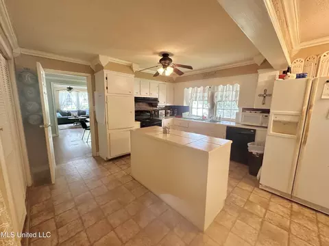 Kitchen - 301 SE 5th Ave, Magee, MS 39111 photo 1 of 1