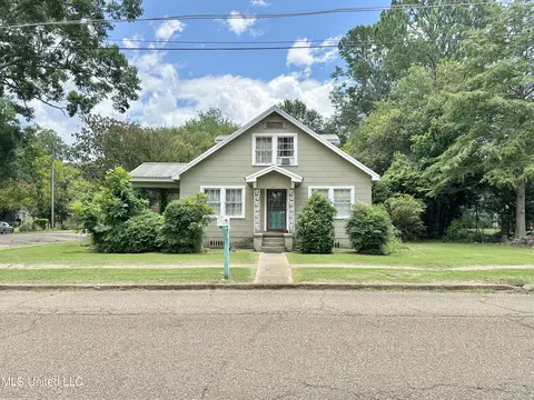 Exterior - 301 SE 5th Ave, Magee, MS 39111 photo 2 of 3