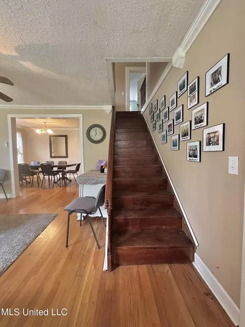 Entry Way - 301 SE 5th Ave, Magee, MS 39111 photo 1 of 4