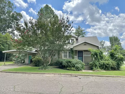 Exterior - 301 SE 5th Ave, Magee, MS 39111 photo 3 of 3