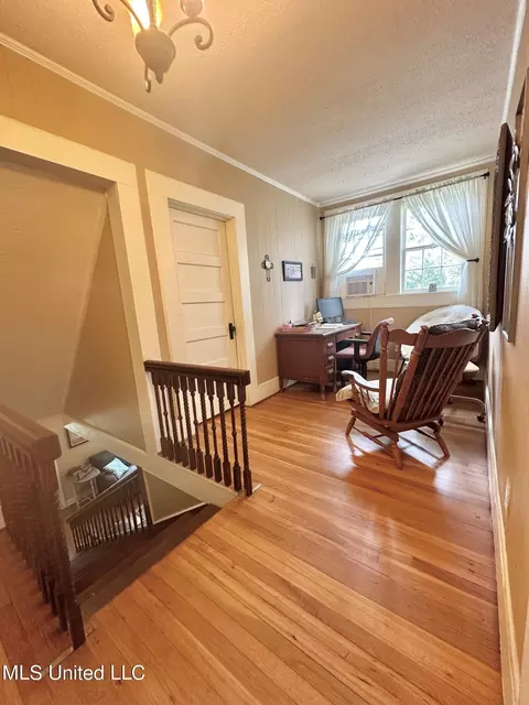 Entry Way - 301 SE 5th Ave, Magee, MS 39111 photo 2 of 4