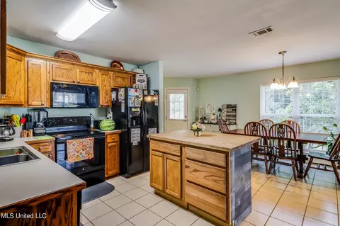 Kitchen - 21921 Woodside Dr, Saucier, MS 39574 photo 2 of 2