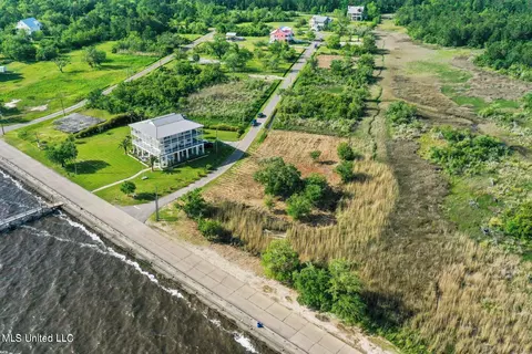 1430 N Beach Blvd, Bay Saint Louis, MS 39520