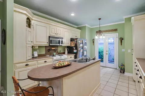 Kitchen - 50 Azalea Pl, Brandon, MS 39047 photo 1 of 4
