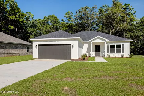 8804 Ferry Point Rd, Gautier, MS 39553