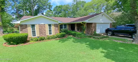 227 Lake Cove Dr, Jackson, MS 39212