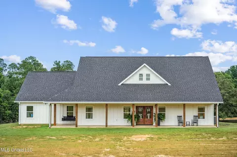 20 Hubert Ladner Rd, Poplarville, MS 39470