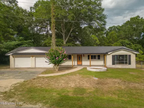 Exterior - 829 N First St, Wiggins, MS 39577 photo 1 of 4