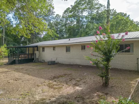 Exterior - 829 N First St, Wiggins, MS 39577 photo 3 of 4
