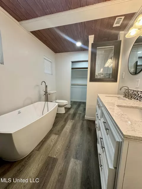 Bath - 829 N First St, Wiggins, MS 39577 photo 3 of 6