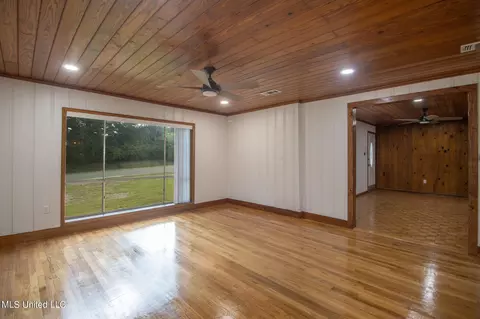 Living - 829 N First St, Wiggins, MS 39577 photo 2 of 4