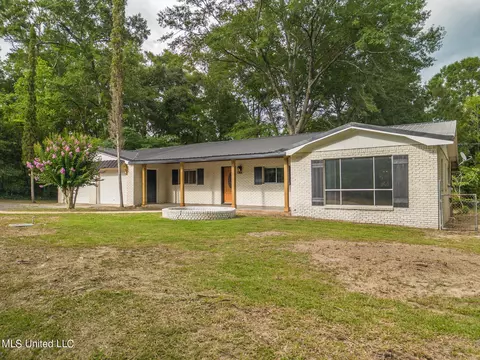 829 N First St, Wiggins, MS 39577