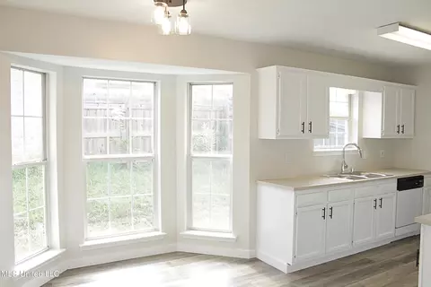 Kitchen - 2003 Windchase Cir, Brandon, MS 39042 photo 1 of 1