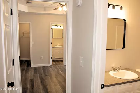 Entry Way - 2003 Windchase Cir, Brandon, MS 39042 photo 1 of 1