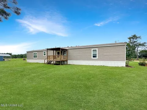 925 Bilbo Rd, Lumberton, MS 39455