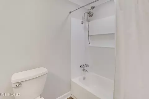Bath - 2128 Atkinson Rd, Biloxi, MS 39531 photo 2 of 3