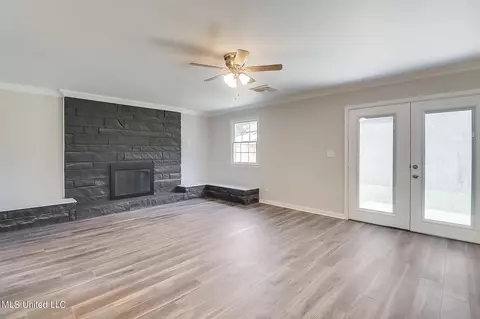 Living - 2128 Atkinson Rd, Biloxi, MS 39531 photo 4 of 5