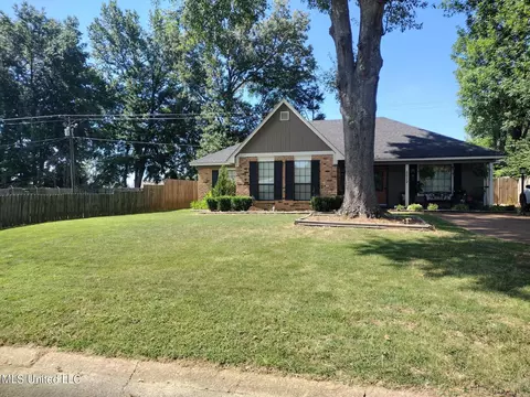 5672 Briarwood Dr, Horn Lake, MS 38637