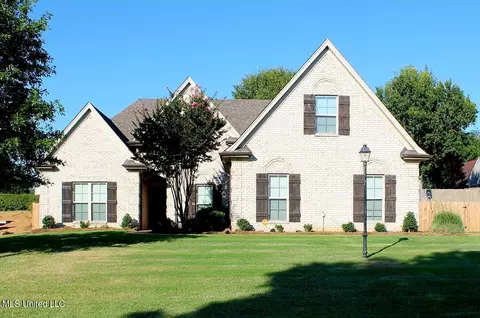 202 Picadilly Dr, Batesville, MS 38606