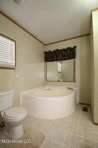 2424 Gibson Rd, Moss Point, MS 39562 photo 9