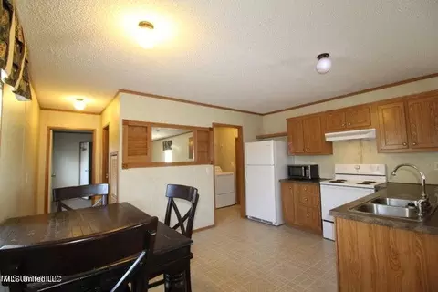 2424 Gibson Rd, Moss Point, MS 39562 photo 5