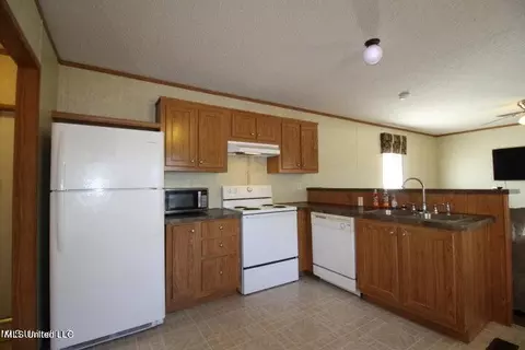 2424 Gibson Rd, Moss Point, MS 39562 photo 6