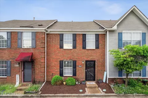 8043 E Creekwood Cir, Southaven, MS 38671