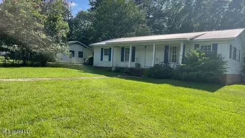 723 Wilson St, Forest, MS 39074