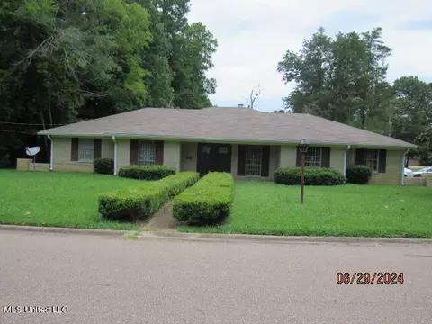 324 Lake Of Pines Drive Dr, Jackson, MS 39206