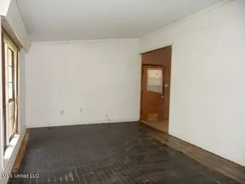 Living - 926 Branch St, Jackson, MS 39212 photo 1 of 3